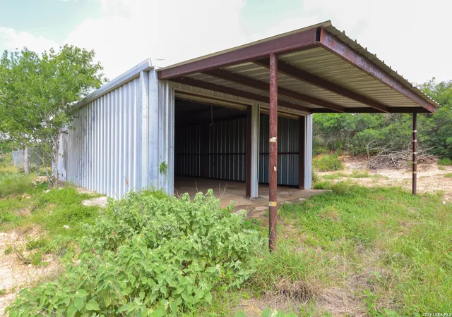 3rd image of 8711 County Road 1301, Moore, TX 78057 | MLS# 1991837