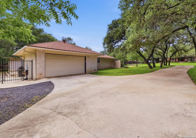 Photo 2 of Sale Pending at 224 Sagecrest Dr, San Antonio, TX 78232 | MLS# 1991849 | Listing updated on 2026-08-10