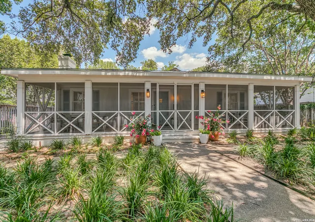 3rd image of 317 Arcadia Pl, Terrell Hills, TX 78209 | MLS# 1991852