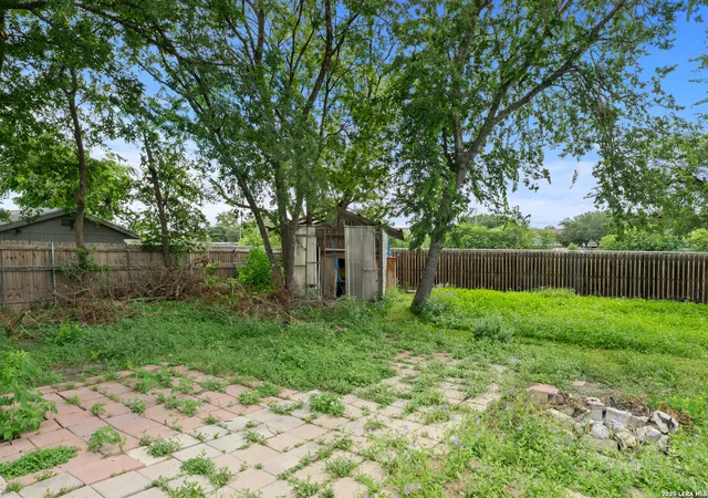 Photo 3 of Sale Pending at 506 Parkview Dr, Universal City, TX 78148 | MLS# 1991865 | Listing updated on 2026-08-14