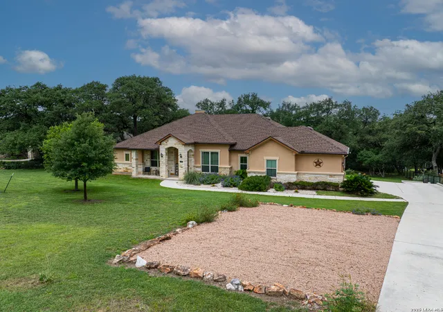 Photo 2 of Sale Pending at 1937 Hunters Cv, New Braunfels, TX 78132 | MLS# 1991899 | Listing updated on 2026-09-19