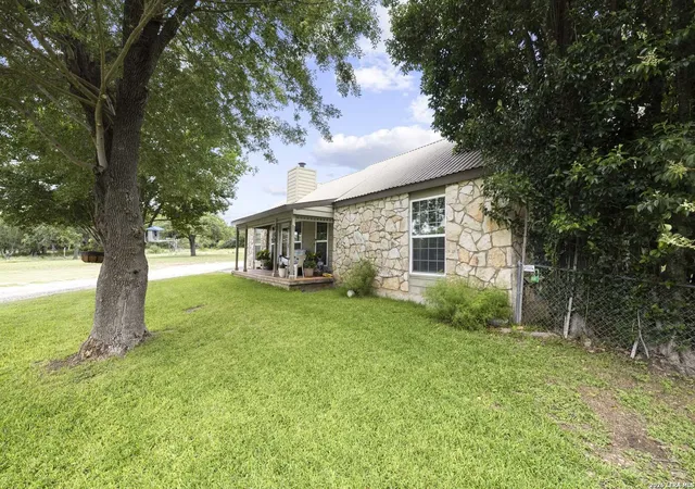 Photo 2 of Single family home for sale at 139 Eickenroht Rd, Ingram, TX 78025 | MLS# 1991907 | Listing updated on 2026-07-22