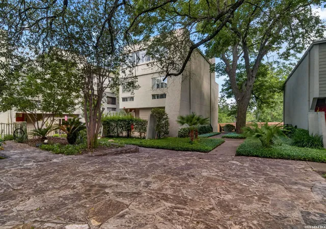 2nd image of 3102 Eisenhauer Rd, San Antonio, TX 78209