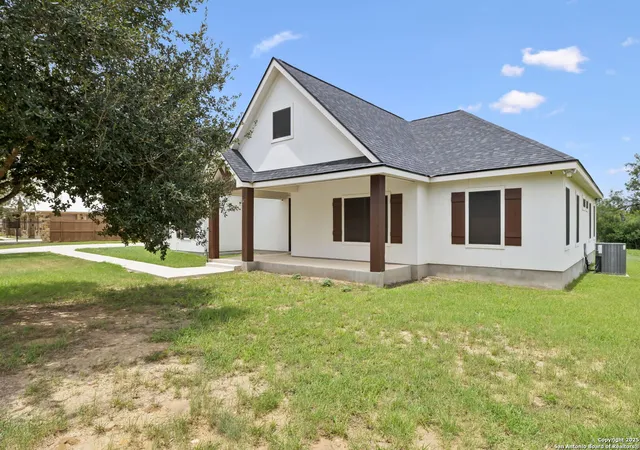 4th image of 177 E Short Meadow Dr, Lytle, TX 78052 | MLS# 1991926