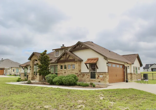 2nd image of 121 Valley Vew Dr, La Vernia, TX 78121 | MLS# 1992069