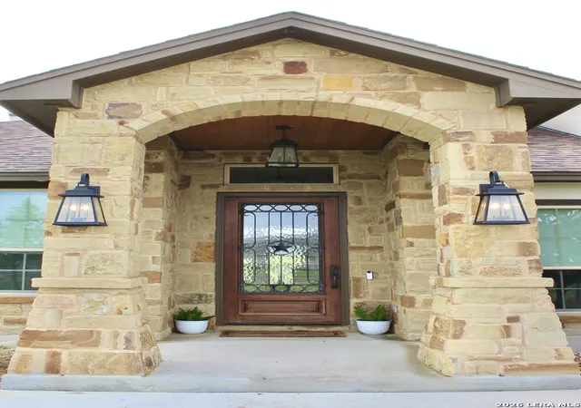 Photo 3 of Single family home for sale at 121 Valley Vew Dr, La Vernia, TX 78121 | MLS# 1992069 | Listing updated on 2026-08-25