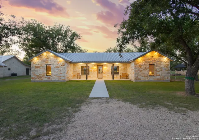 1st image of 370 Johnny Seibert Ln, Leakey, TX 78873 | MLS# 1992122