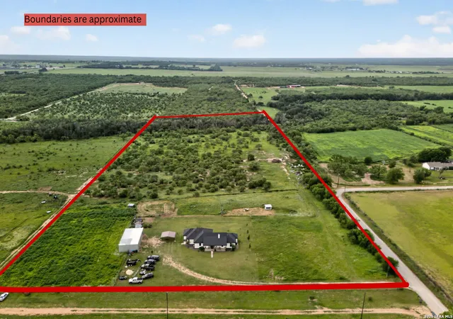 Homes for sale in Devine, TX | 965 County Road 7611, Devine, TX 78016 | MLS# 1992126