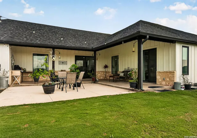Homes for sale in Devine, TX | 965 County Road 7611, Devine, TX 78016 | MLS# 1992126