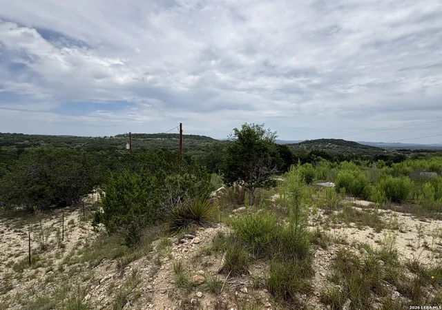 4th image of 391 Iroquois Trl, Bandera, TX 78003 | MLS# 1992131
