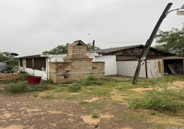 Homes for sale in Carrizo Springs, TX | 512 Community Rd, Carrizo Springs, TX 78834 | MLS# 1992157
