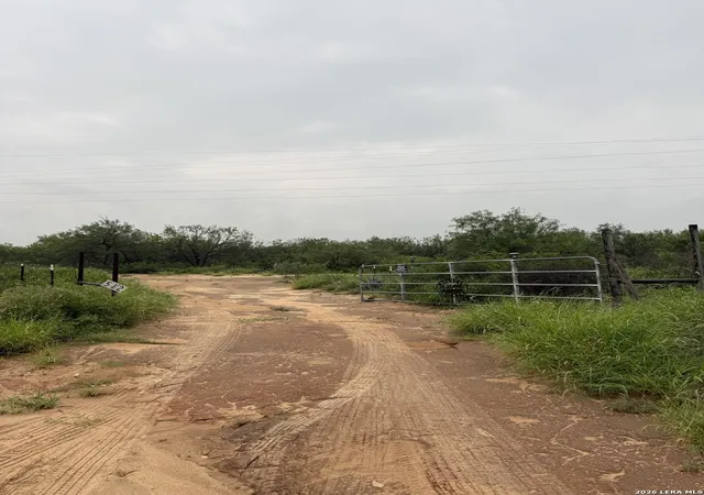 Homes for sale in Carrizo Springs, TX | 512 Community Rd, Carrizo Springs, TX 78834 | MLS# 1992157