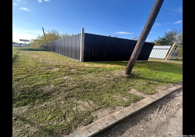 4th image of 2846 Liberty Rd, Houston, TX 77026 | MLS# 1992164