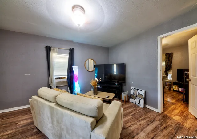 4th image of 502 -504 Shannon Ave, Seguin, TX 78155 | MLS# 1992173