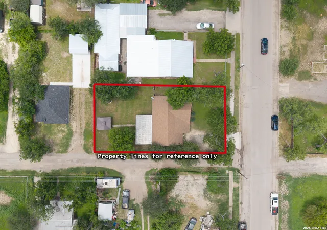 4th image of 221 N Crisp St, Uvalde, TX 78801 | MLS# 1992203