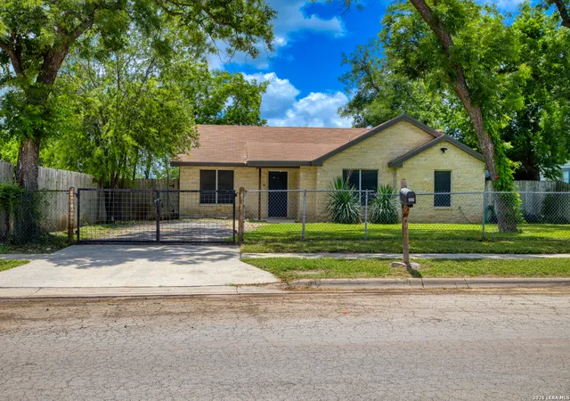 2nd image of 221 N Crisp St, Uvalde, TX 78801 | MLS# 1992203
