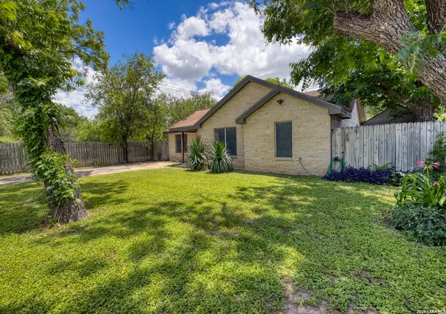 1st image of 221 N Crisp St, Uvalde, TX 78801 | MLS# 1992203