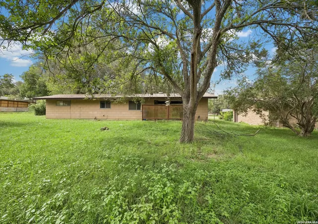 Photo 3 of Sale Pending at 6647 Stonykirk Rd, San Antonio, TX 78240 | MLS# 1992233 | Listing updated on 2026-07-31