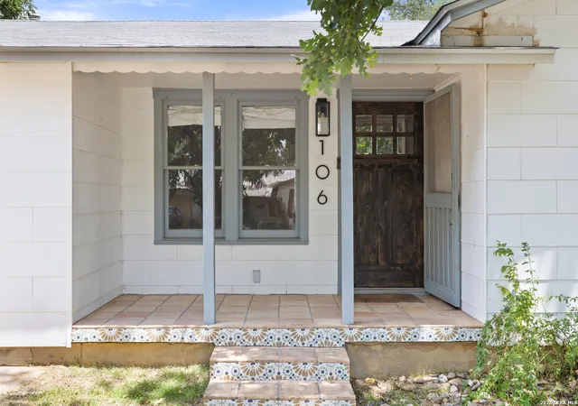 Homes for sale in Fredericksburg, TX | 106 W Mulberry, Fredericksburg, TX 78624 | MLS# 1992276