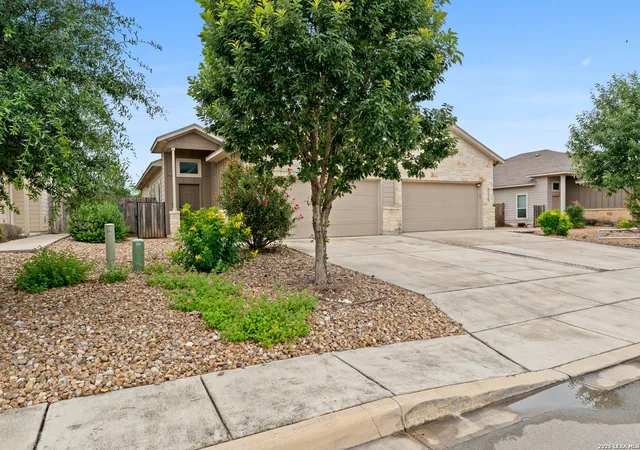 2nd image of 2213 2215 Avery Village, New Braunfels, TX 78130 | MLS# 1992281