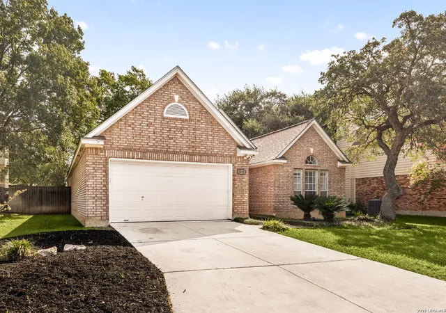 Photo 3 of Single family home for sale at 3011 Fall Crest Dr, San Antonio, TX 78247 | MLS# 1992286 | Listing updated on 2026-09-07