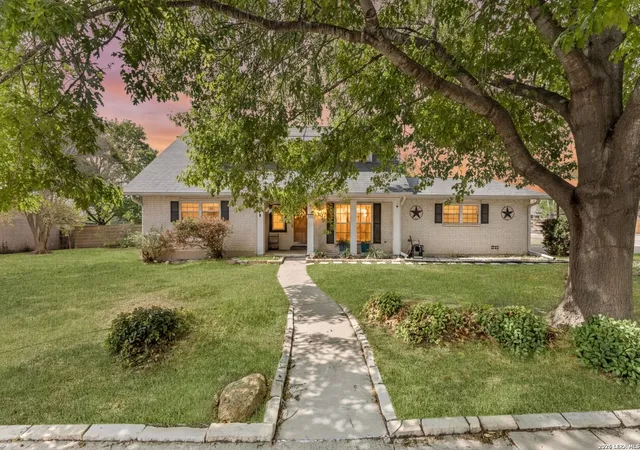 Photo 3 of Sale Pending at 4906 El Gusto, San Antonio, TX 78233 | MLS# 1992294 | Listing updated on 2026-08-19