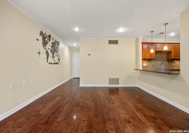 4th image of 100 Lorenz Rd #APT 1110, San Antonio, TX 78209 | MLS# 1992295