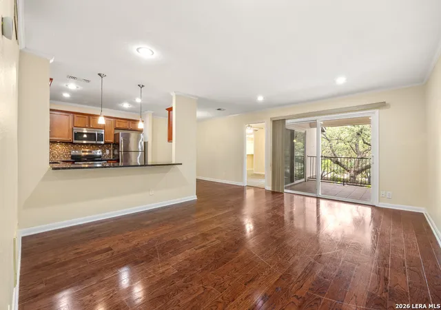 5th image of 100 Lorenz Rd #APT 1110, San Antonio, TX 78209 | MLS# 1992295