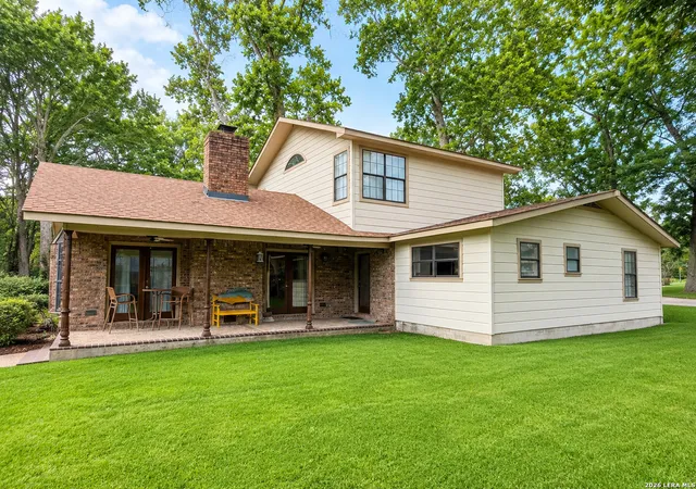 Photo 2 of Single family home for sale at 412 Laguna Vis, Seguin, TX 78155 | MLS# 1992329 | Listing updated on 2026-09-20