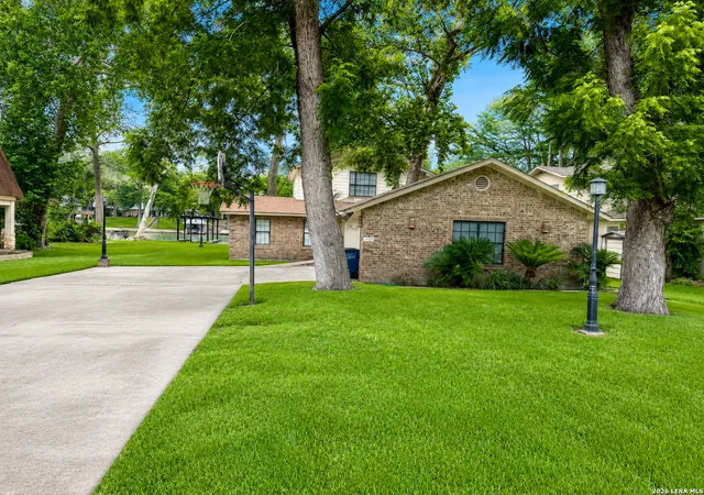 Photo 3 of Single family home for sale at 412 Laguna Vis, Seguin, TX 78155 | MLS# 1992329 | Listing updated on 2026-09-20