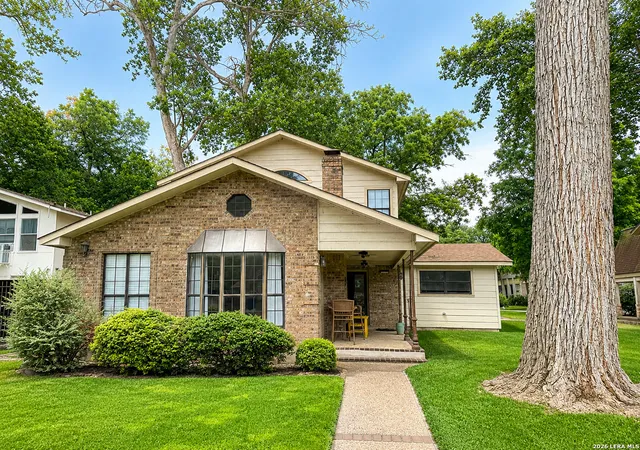 Photo 3 of Single family home for sale at 412 Laguna Vis, Seguin, TX 78155 | MLS# 1992329 | Listing updated on 2026-09-20
