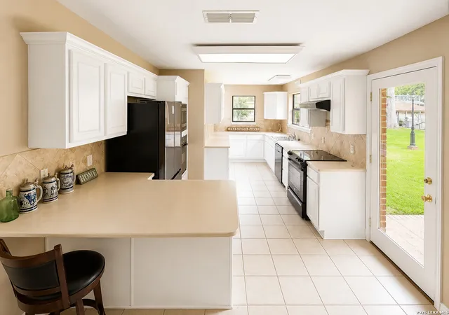 Photo 4 of Single family home for sale at 412 Laguna Vis, Seguin, TX 78155 | MLS# 1992329 | Listing updated on 2026-09-20