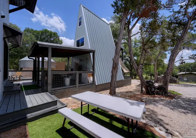 Photo 2 of Single family home for sale at 1067 Fuller Dr, Canyon Lake, TX 78133 | MLS# 1992348 | Listing updated on 2026-07-02