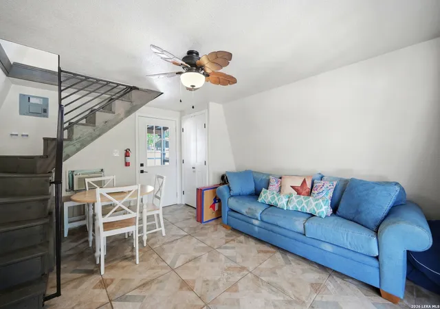 Photo 4 of Single family home for sale at 1067 Fuller Dr, Canyon Lake, TX 78133 | MLS# 1992348 | Listing updated on 2026-07-02