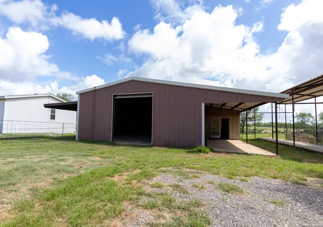 Homes for sale in Jourdanton, TX | 4780 County Road 307, Jourdanton, TX 78026 | MLS# 1992401