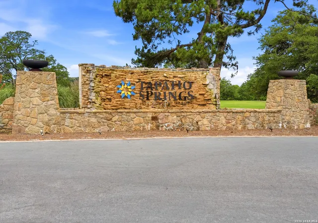 Homes for sale in Boerne, TX | 20 Tapatio Dr E, Boerne, TX 78006 | Houzeo