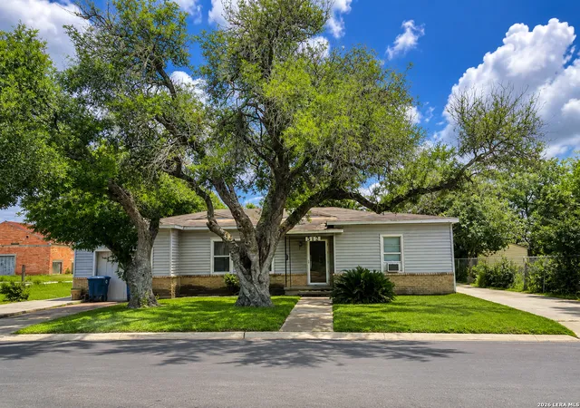 Homes for sale in Beeville, TX | 312 N Monroe, Beeville, TX 78102 | MLS# 1992495