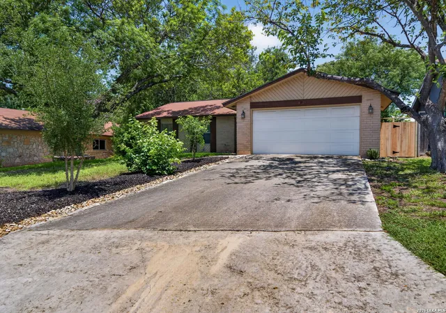 Photo 2 of Single family home for sale at 3915 Briarcrest St, San Antonio, TX 78247 | MLS# 1992537 | Listing updated on 2026-07-06