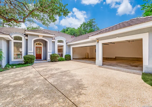 Photo 3 of Single family home for sale at 12 Westelm Gdns, San Antonio, TX 78230 | MLS# 1992547 | Listing updated on 2026-09-11
