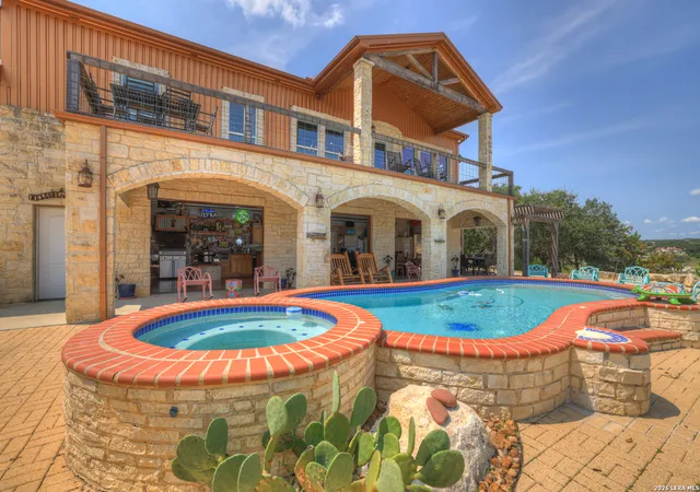 Photo 1 of Single family home for sale at 2611 Westview, Canyon Lake, TX 78133 | MLS# 1992652 | Listing updated on 2026-06-28