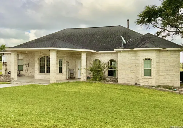 3rd image of 721 Deaf Smith Rd, Beeville, TX 78102 | MLS# 1992776