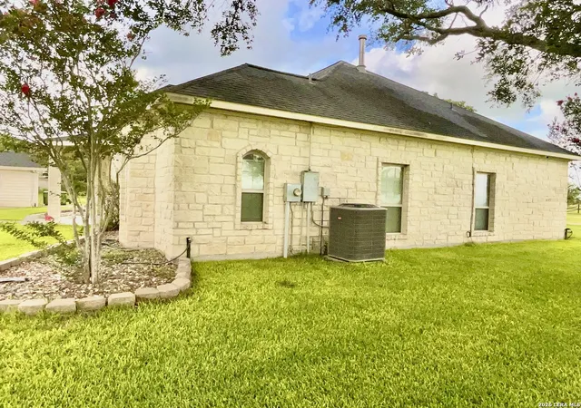 5th image of 721 Deaf Smith Rd, Beeville, TX 78102 | MLS# 1992776