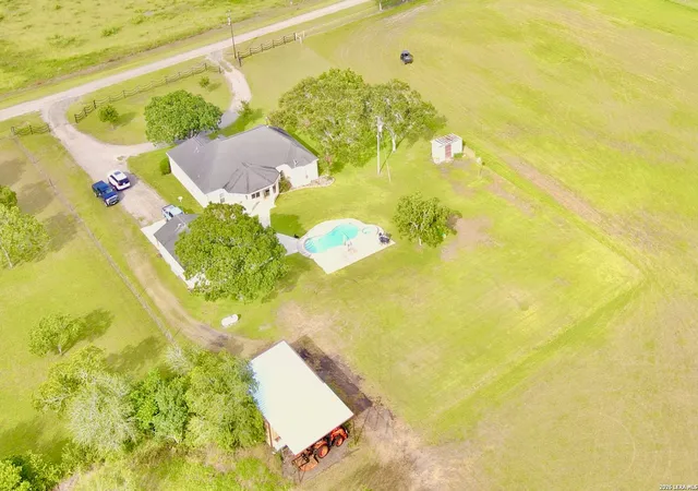 Homes for sale in Beeville, TX | 721 Deaf Smith Rd, Beeville, TX 78102 | MLS# 1992776