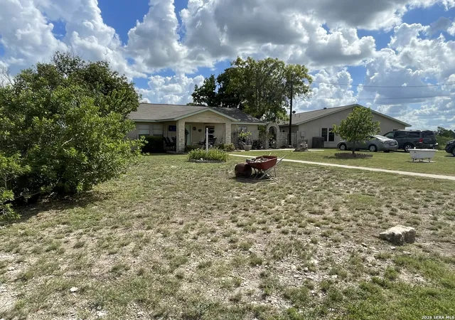 Photo 4 of Single family home for sale at 402 County Road 574, Castroville, TX 78009 | MLS# 1992815 | Listing updated on 2026-08-12
