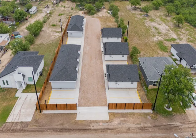 2nd image of 221 Dub Dr, Eagle Pass, TX 78852 | MLS# 1992832