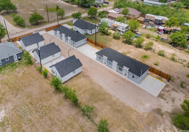 4th image of 221 Dub Dr, Eagle Pass, TX 78852 | MLS# 1992832