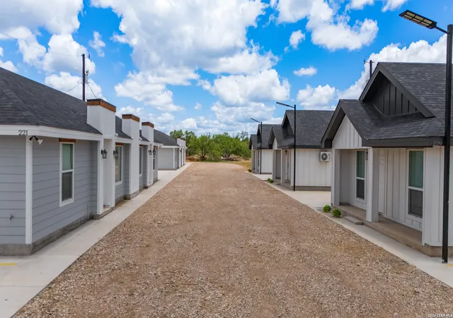 5th image of 221 Dub Dr, Eagle Pass, TX 78852 | MLS# 1992832