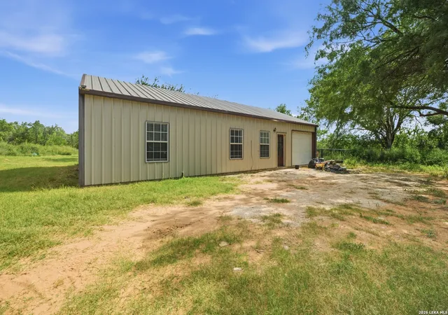 Homes for sale in Devine, TX | 909 County Road 669, Devine, TX 78016 | MLS# 1992859
