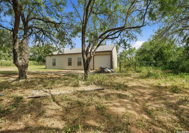 Homes for sale in Devine, TX | 909 County Road 669, Devine, TX 78016 | MLS# 1992859