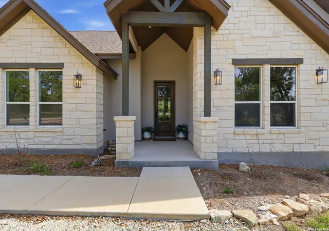 Photo 3 of Single family home for sale at 860 Rayner Ranch, Spring Branch, TX 78070 | MLS# 1992921 | Listing updated on 2026-10-08